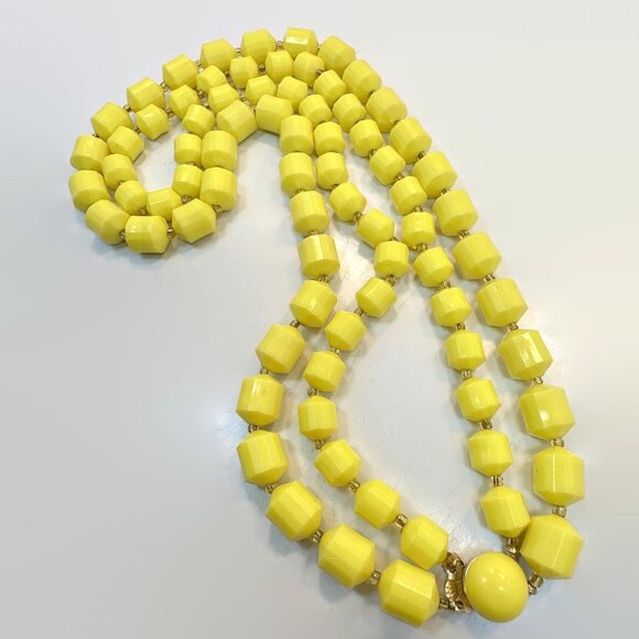 Vintage Hong Kong Necklace: Yellow Plastic Double Strand Retro 60s - Picture 3 of 4